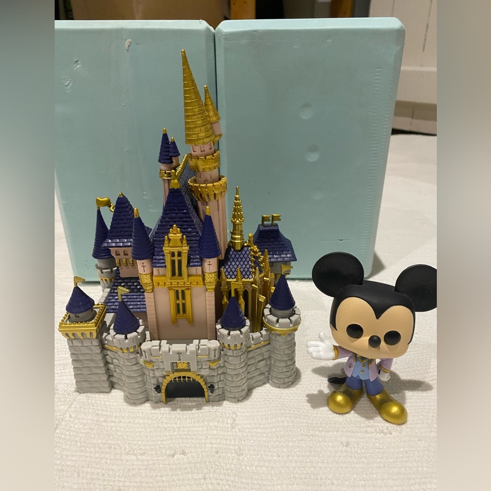 Disney Funko Castle & Mickey Mouse Set